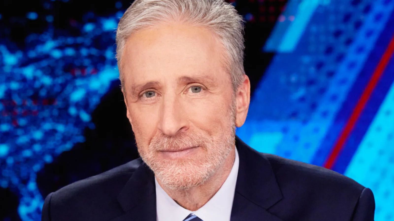 Jon Stewart The Daily Show dasturini 2028-yil dekabrigacha olib boradi