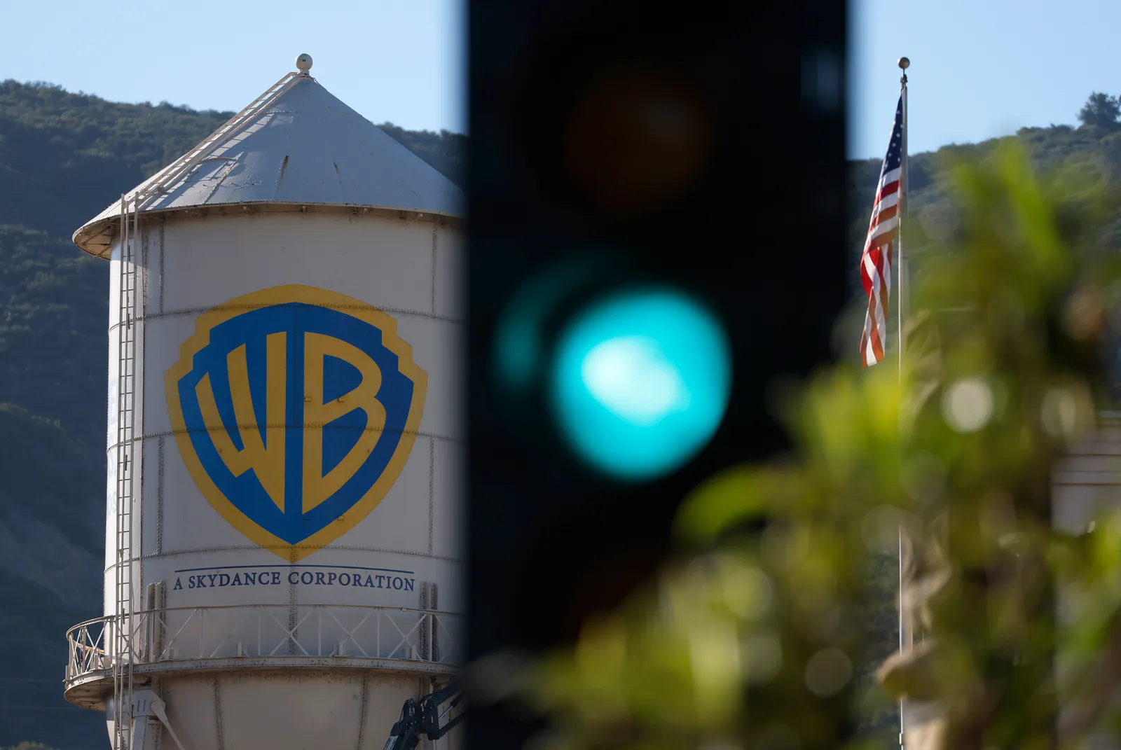 Warner Bros. suv minorasi birlashuvdan so‘ng qayta bo‘yaldi